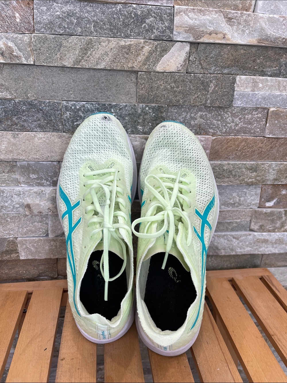 🇨🇦 ASICS Women's Magic Speed Sneaker - Picture 8 of 10